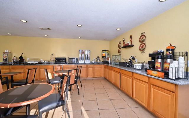 Xecutive Inn and Suites