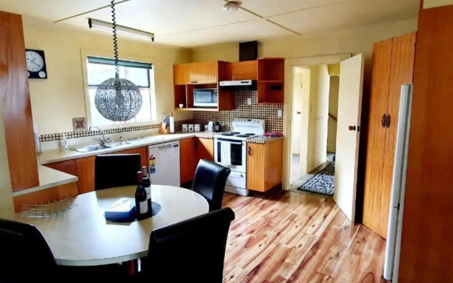 Ahuriri Escape - Home Away Home, Entire Bungalow