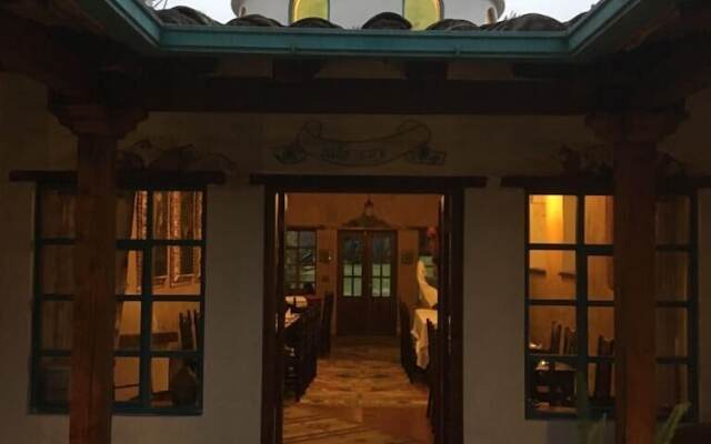 Las Palmeras Inn
