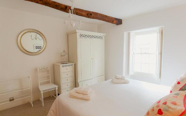 White Hart House, BURFORD
