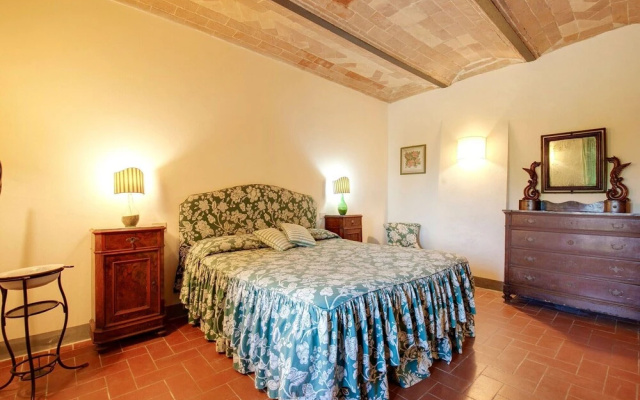 Belvilla by OYO Lavish Farmhouse With Fireplace