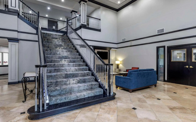 Quality Inn & Suites I-35 E / Walnut Hill
