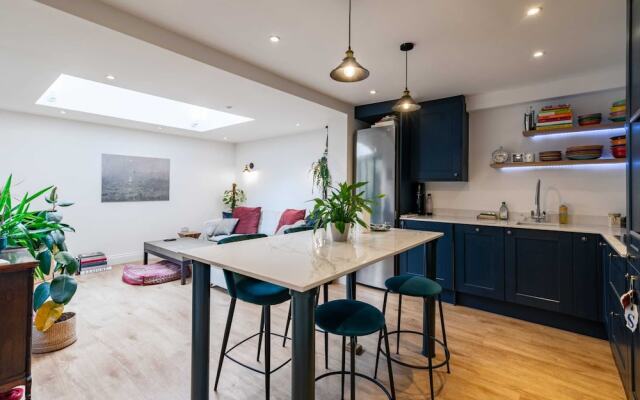 Beautiful Two Bed Abode In South West London