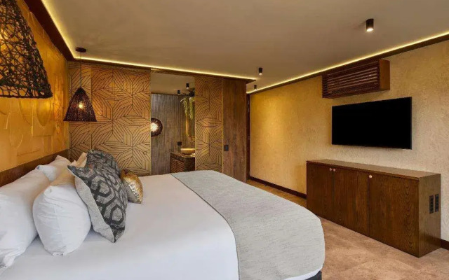Golden Valley Hotel