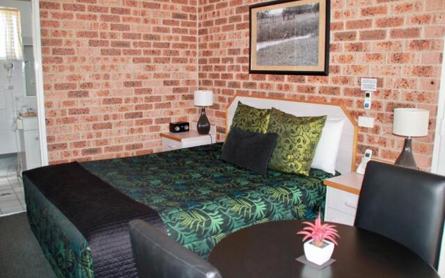 Town & Country Motor Inn