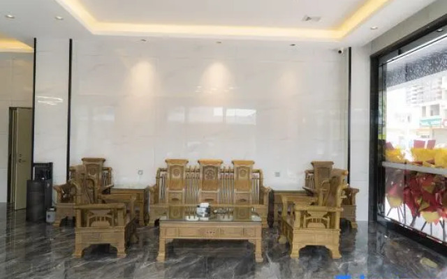 Luoding Langyue Star Hotel