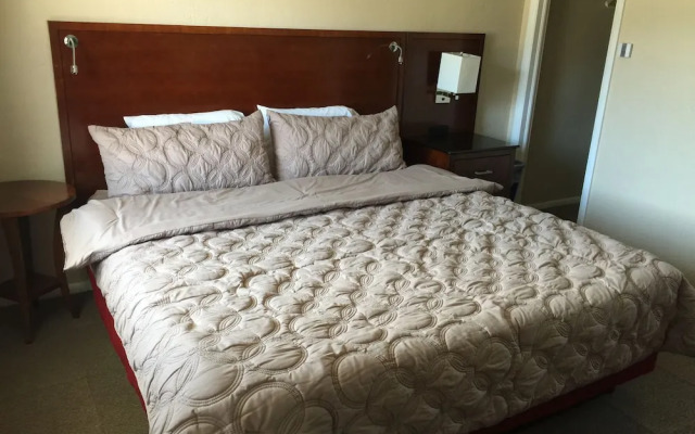 Circle R Motel