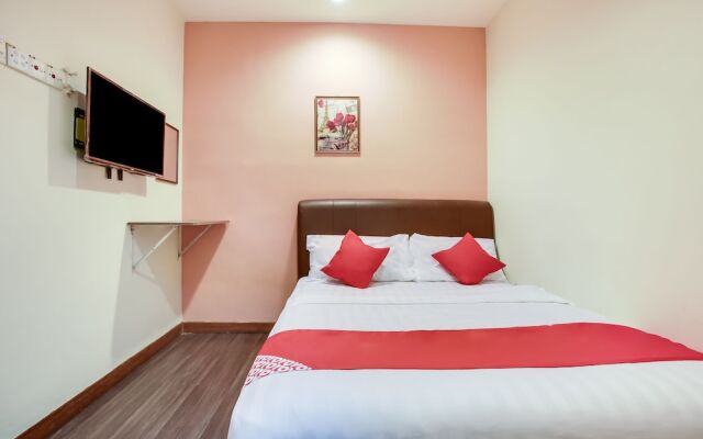 OYO 90282 Hotel Taj Seksyen 7