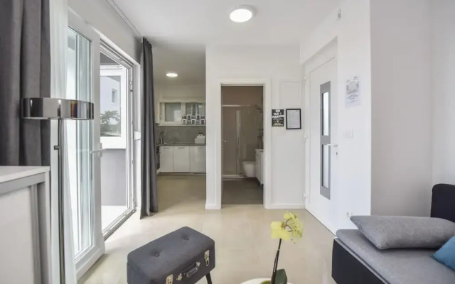 Pool Apartments & Rooms Mare