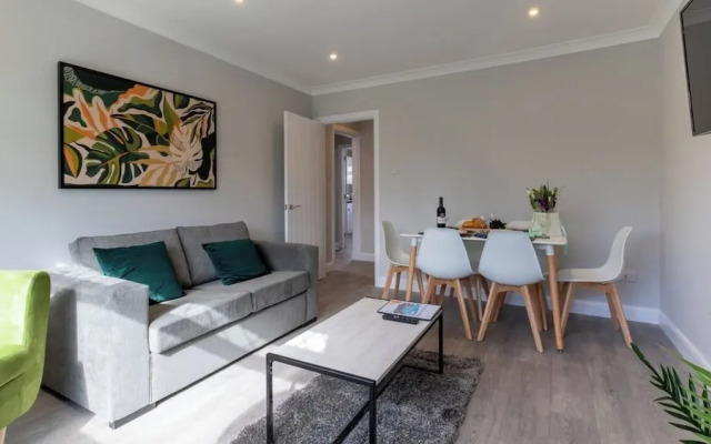 Altham Place-fully Refurbished 2-bath Bungalow