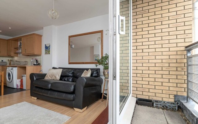 Wonderful 1BR Flat With Balcony - Hackney Downs