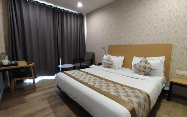 Saltstayz Select - Near Sohna Road City Center
