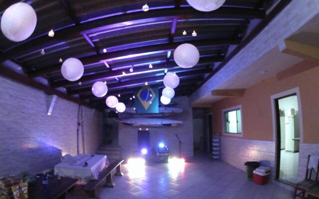 Gênesis Beach Hostel! Quartos compartilhados e privativos na Pinheira