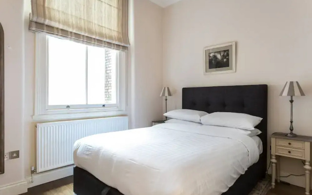 Cathcart Road IV by Onefinestay