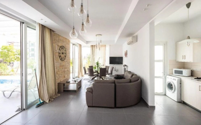 Remarkable 3-bed House in Paralimni