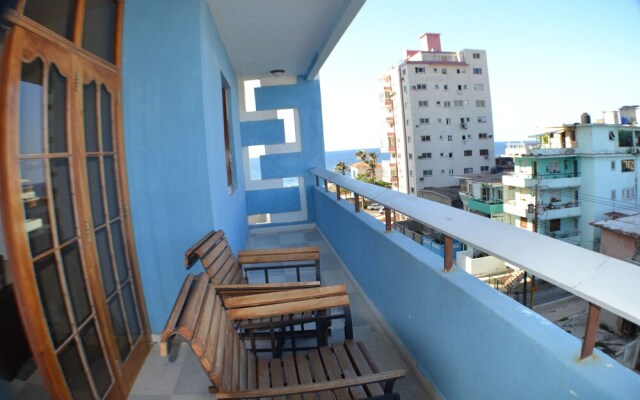 Malecon 4, Knocking on Cuba