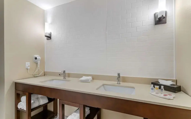 Comfort Inn And Suites Waller