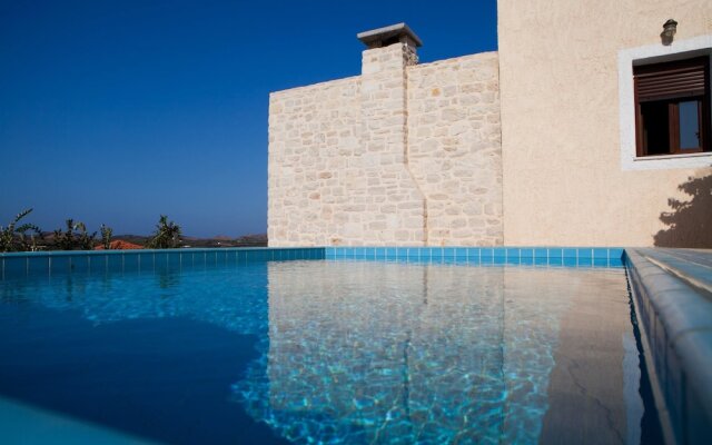 Studio in Roumeli, With Pool Access, Enclosed Garden and Wifi