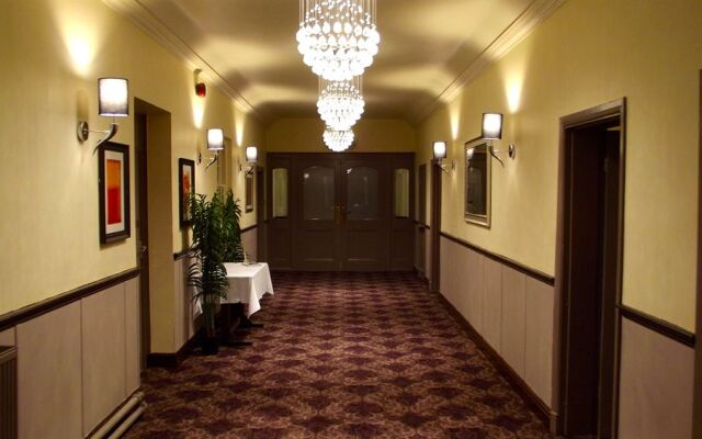 The Raven Hotel - Inn