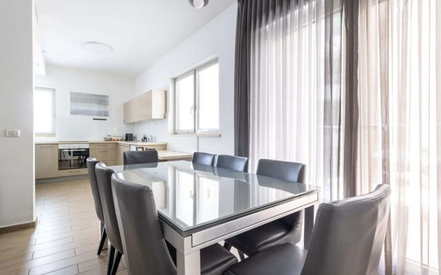 Jaffa- Beautiful 3 Bedroom Apartment Best Location