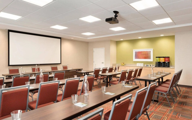 Home2 Suites By Hilton Milwaukee Brookfield