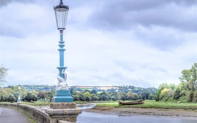 Riverside Court Apartment