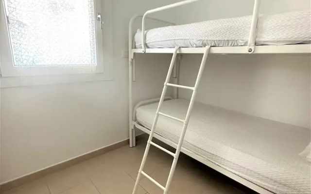 Bright Flat With Shared Pool