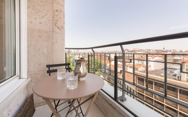 Luxurius Apartment with Huge Balcony at Plaza de España