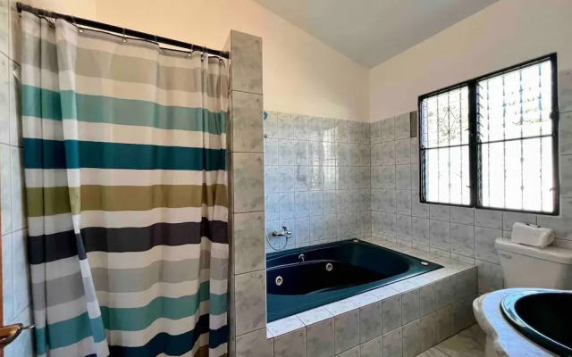 Casati Family House, Great Pool & Garden!