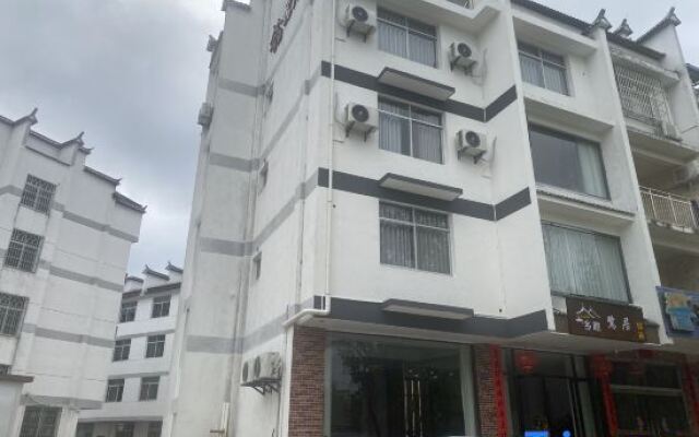 Heron residential quarters in Taining Township