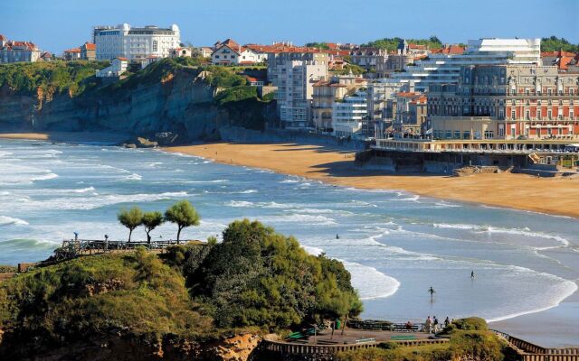 Idyllic Apartment In Biarritz With 2 Bedrooms, Garden And Terrace 150M