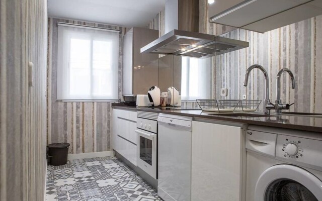 Gorgeous 2bed 2bath in Heart of Madrid City Center