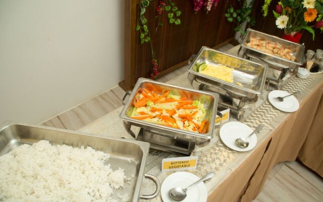 OYO 696 Jurias Garden Hotel