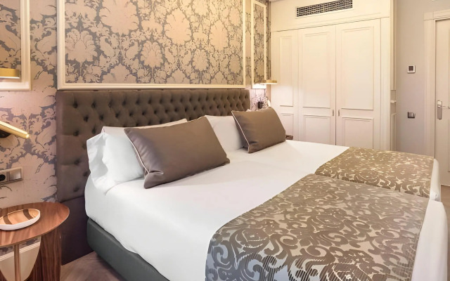 Catalonia Las Cortes Hotel