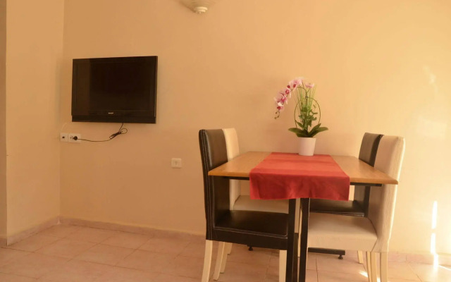 Twin Apart Hotel