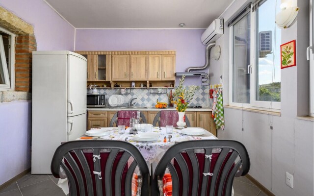 Beautiful Home in Vizinada With Wifi and 2 Bedrooms