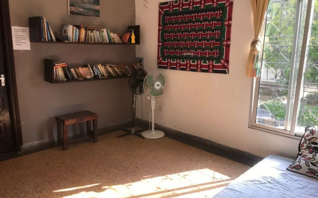 Tulia House - Hostel