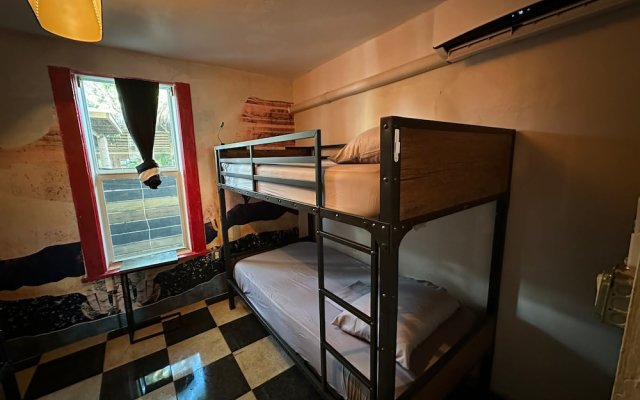 Cottage Hostel - Adults Only
