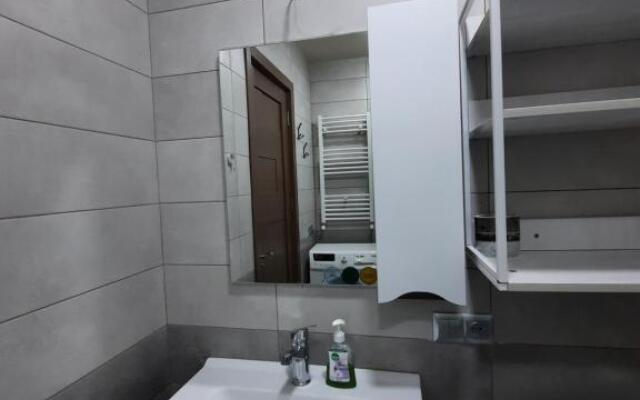 Apartment 32