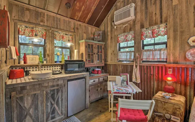 Snuggle Inn Wimberley Cabin w/ Fire Pit + Deck