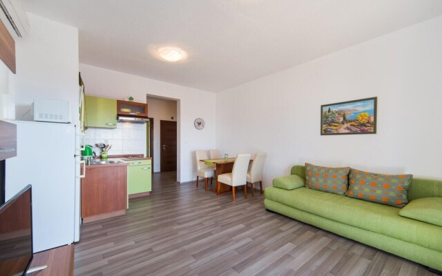 Amazing Apartment in Brist With 1 Bedrooms and Wifi