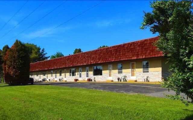 MacIver's Motel & Campground