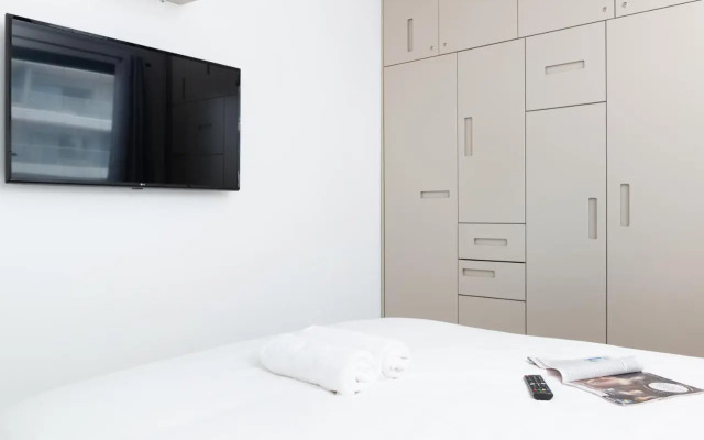 Luxury 2bdrm balcony & parking close to the Beach