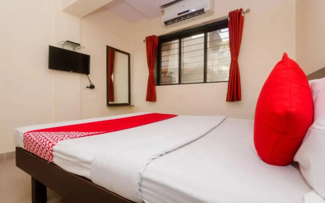OYO 23285 The Diplomat Lodging