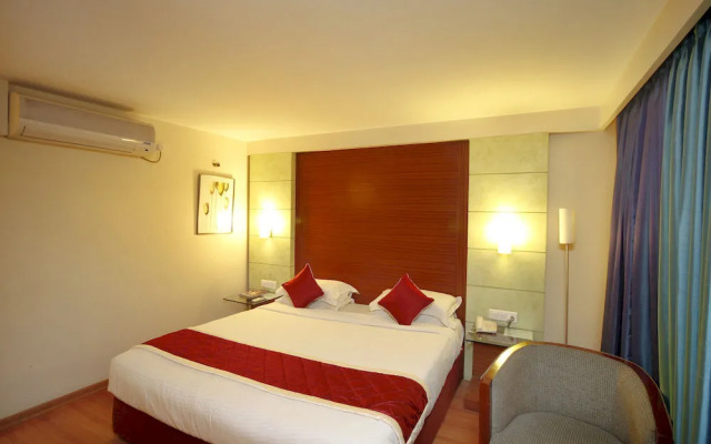 OYO Premium Cunningham Road
