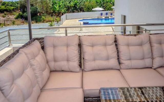 Oniros 2 Villa