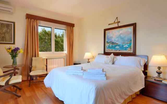 Villa with Incredible Sea Views And Pool Sleeps 7