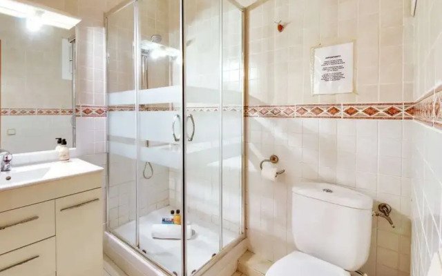 Modern 2 Bedroom in Poble Sec, 7 Minutes to Metro
