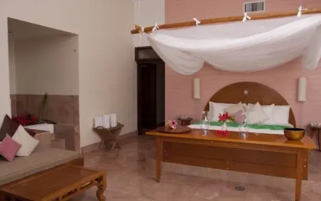 Emerald Palms Hotel