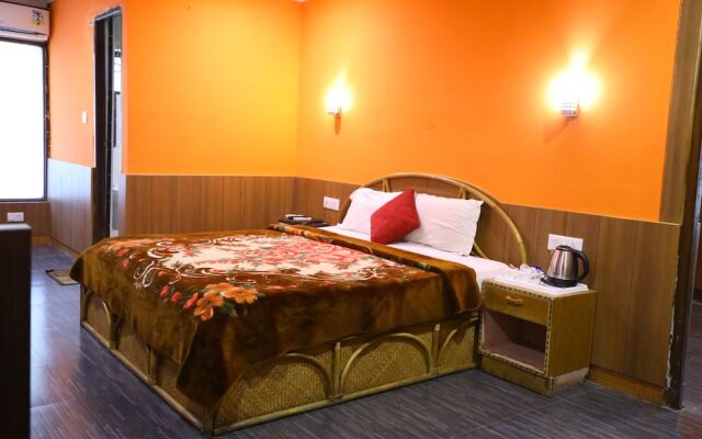 OYO 8367 Hotel The Woodz
